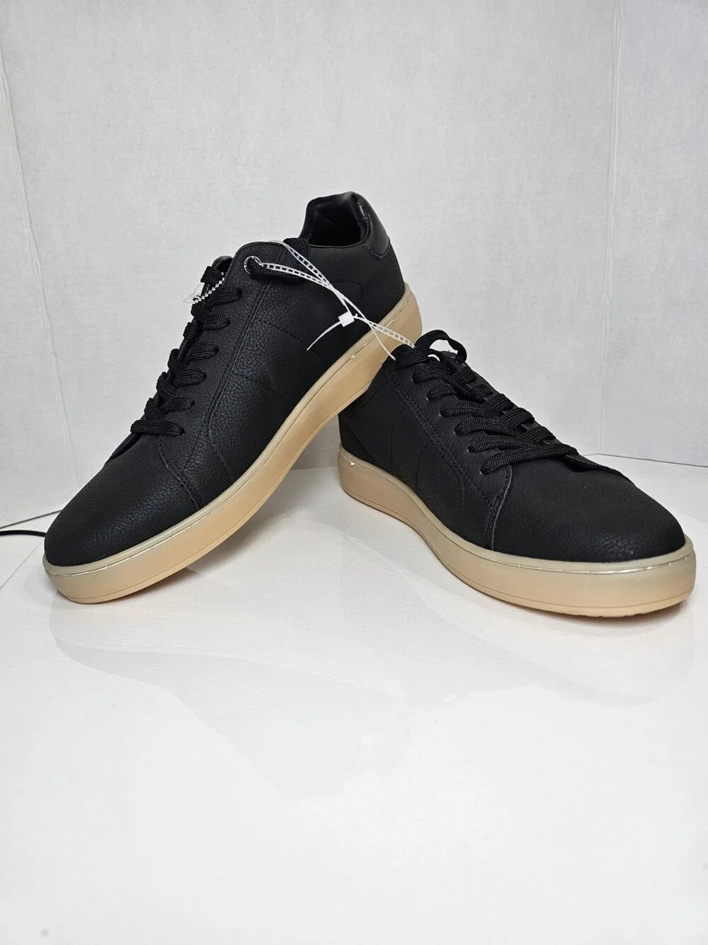 Calvin Klein CMWONLEY-R Men’s 12M Black Gum Sole Low Top Sneakers New
